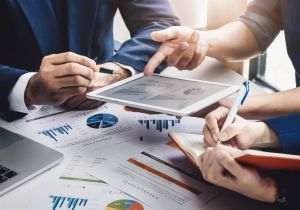 Creştere peste aşteptări a comenzilor industriale, în iunie